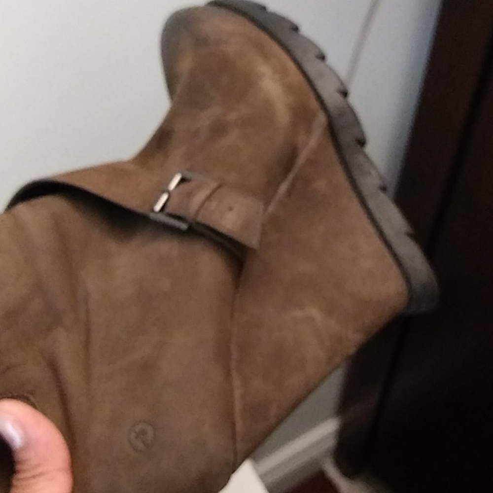 Shoes - Picture 5 of 12